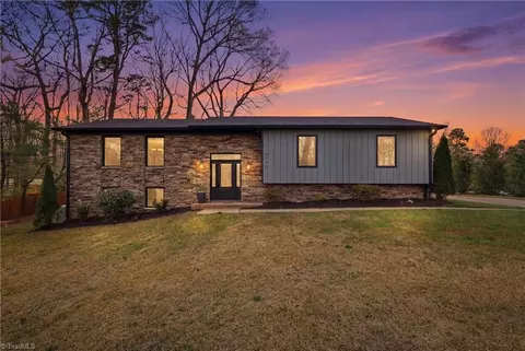 4900 Forest Oaks Dr, Greensboro, NC 27406
