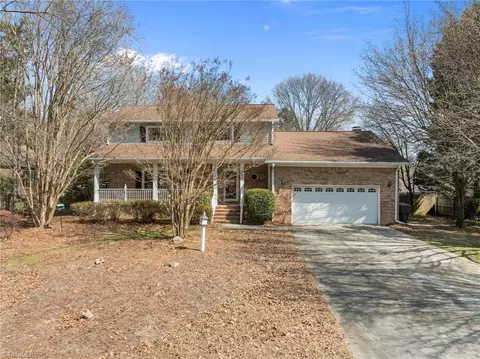 4306 Oak Hollow Dr, High Point, NC 27265