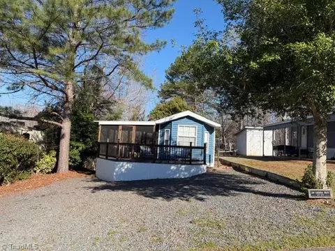 206 Cardinal Dr, New London, NC 28127
