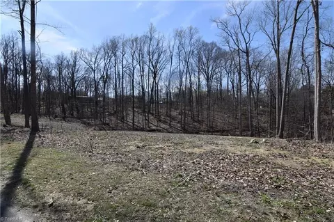 109 Fox Trace Ct, Thomasville, NC 27360