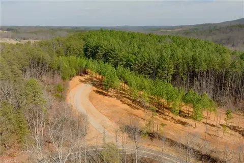 1089 S Smith Rd, Westfield, NC 27053