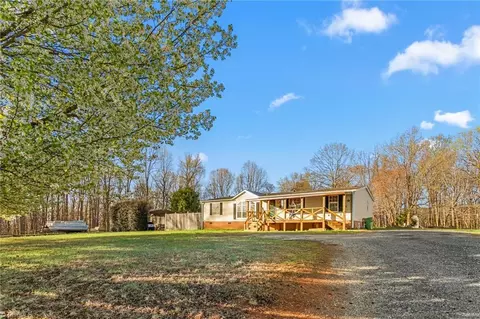 6381 Eagle Landing Dr, Trinity, NC 27370 photo 3