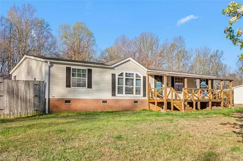6381 Eagle Landing Dr, Trinity, NC 27370 photo 2