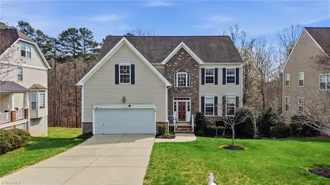 102 Jamestown Oaks Dr, Jamestown, NC 27282