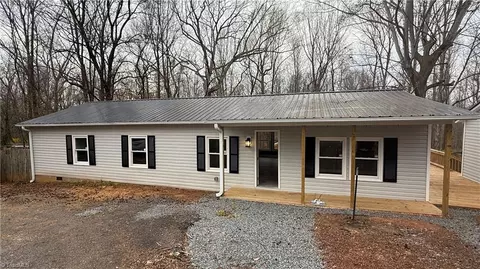 302 La Quinta Dr, Advance, NC 27006