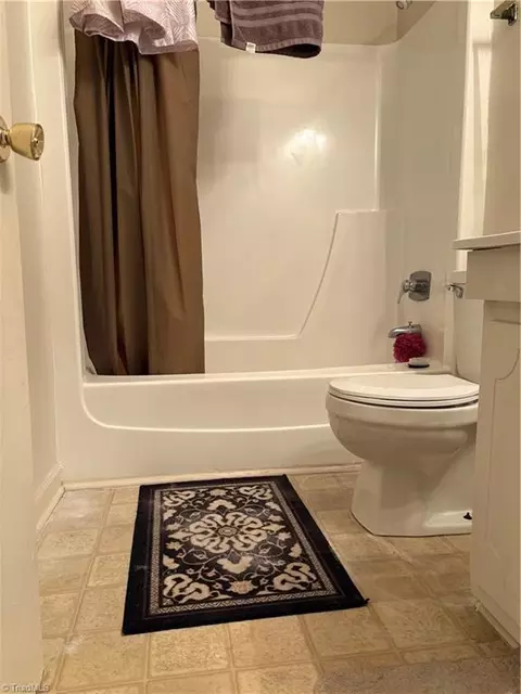 Bath - 224 Northpoint Ave #E, High Point, NC 27262 photo 2 of 2