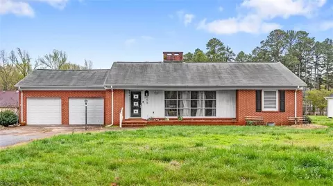56 Hillcrest Rd, Siler City, NC 27344