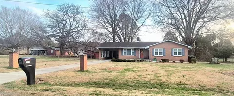 125 Emsley St, Winston Salem, NC 27103