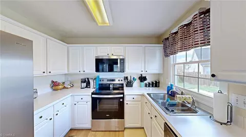 101 Brightleaf Ct, Archdale, NC 27263 photo 10