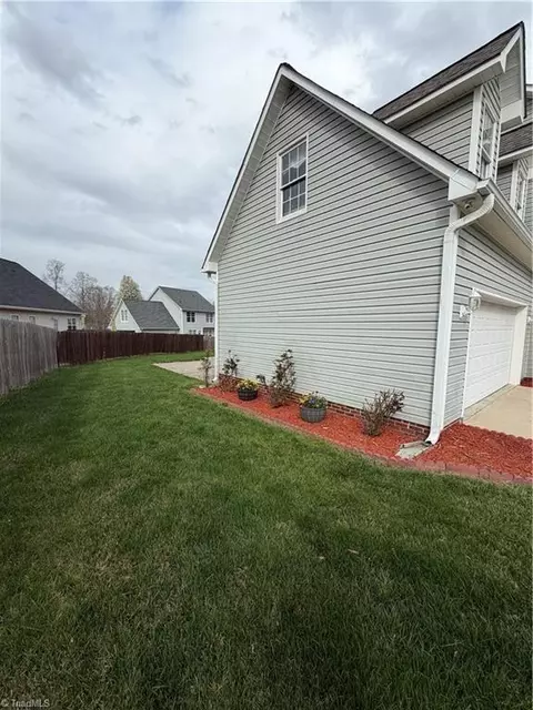 101 Brightleaf Ct, Archdale, NC 27263 photo 2