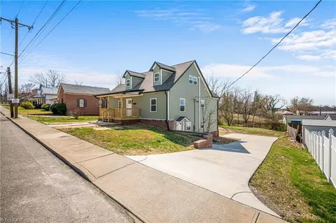 303 Orchard St, Mount Airy, NC 27030