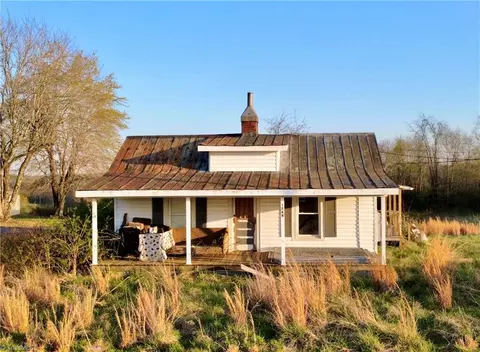 1768 Amostown Rd, Sandy Ridge, NC 27046