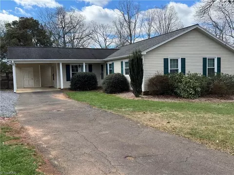 Exterior - 106 Meta Ct, King, NC 27021 photo 5 of 15