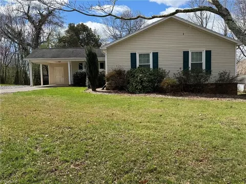 106 Meta Ct, King, NC 27021