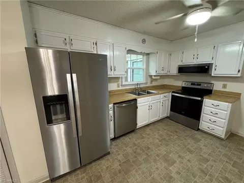 Kitchen - 106 Meta Ct, King, NC 27021 photo 2 of 4