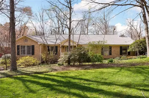 3 Cascade Ct, Greensboro, NC 27410