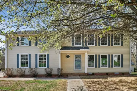 3012 Twin Knolls Dr, Winston Salem, NC 27127