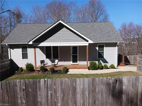36 Lake St, Sparta, NC 28675