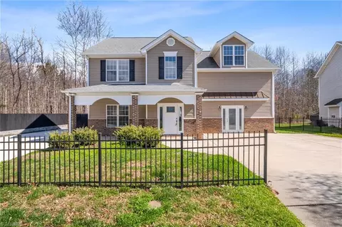 5663 Fairway Forest Dr, Winston Salem, NC 27105