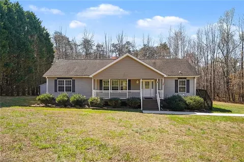 190 Pondview Dr, Reidsville, NC 27320