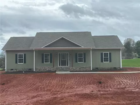621 Atkins St W, Dobson, NC 27017