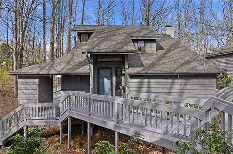 208 Forest Brook Dr, Winston Salem, NC 27106