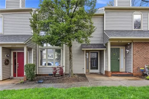 209 Tanners Mill Ct, Winston Salem, NC 27101