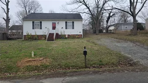 209 7th St, Burlington, NC 27215