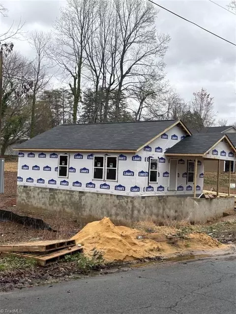 3634 Bates Dr, Winston Salem, NC 27105