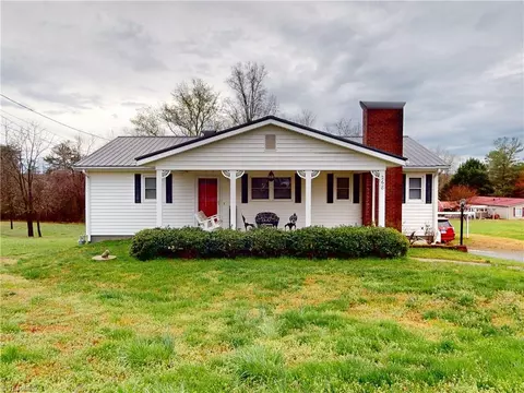 268 Smith Ln, Mount Airy, NC 27030