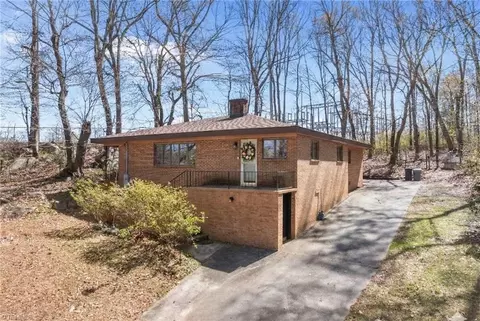 828 Martin Luther King Jr Dr, Asheboro, NC 27203