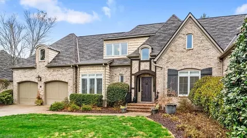 11 Creswell Ct, Greensboro, NC 27407