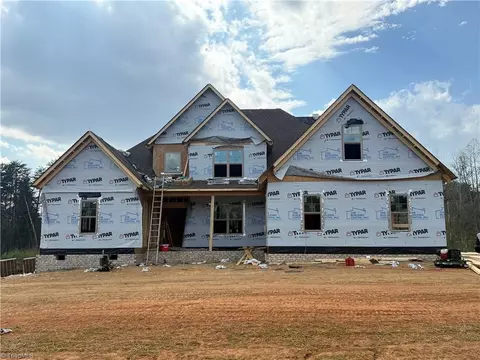 5089 Southern Pines Dr, Kernersville, NC 27284
