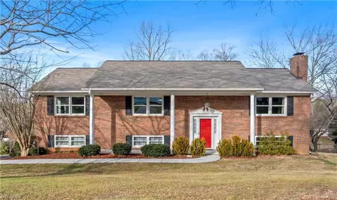 1395 Glen Oaks Rd, Clemmons, NC 27012