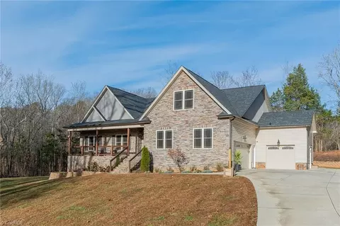 184 Marbrook Dr, Mocksville, NC 27028
