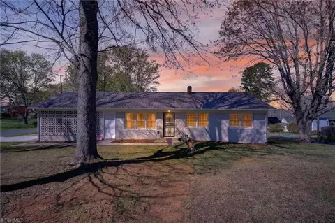203 Sunrise Ave, Asheboro, NC 27203