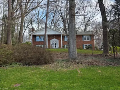 157 Woodbriar Rd, Winston Salem, NC 27106
