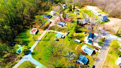 208 Aberdeen Dr, Lexington, NC 27292