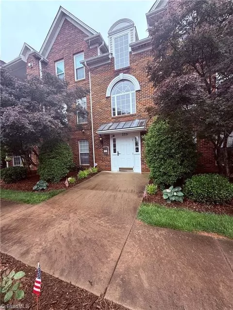 2221 Delaney Dr, Burlington, NC 27215