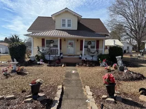 201 Dalton Rd W, King, NC 27021