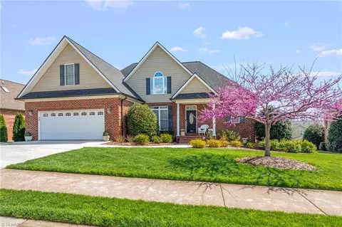 2156 Waterford Village Dr, Clemmons, NC 27012