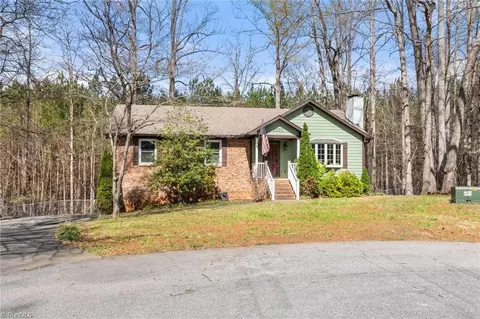 6005 Hunters Ridge Ct, Lexington, NC 27295