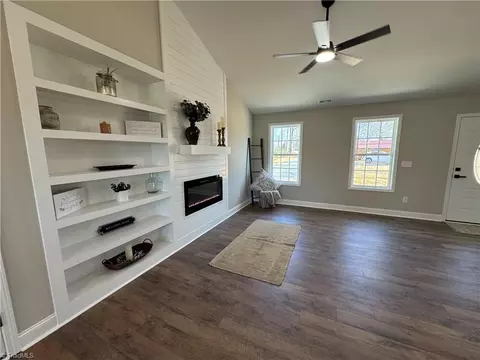 Living - 586 Culler Rd, Pinnacle, NC 27043 photo 3 of 7