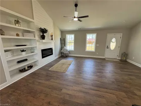 Living - 586 Culler Rd, Pinnacle, NC 27043 photo 6 of 7