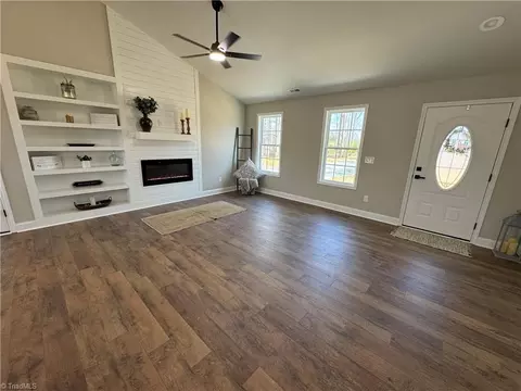 Living - 586 Culler Rd, Pinnacle, NC 27043 photo 4 of 7