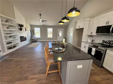 Kitchen - 586 Culler Rd, Pinnacle, NC 27043 photo 4 of 7
