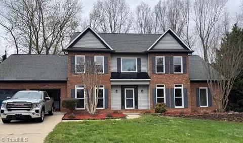 3412 Lochurst Ct, Pfafftown, NC 27040