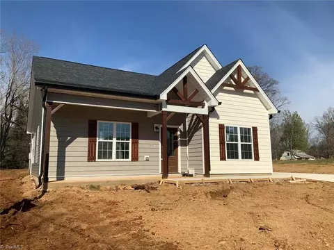 2802 Merryweather Rd, Greensboro, NC 27407