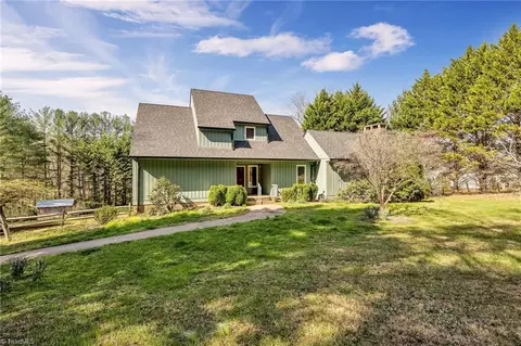 257 Smitheys Country Ln, Millers Creek, NC 28651