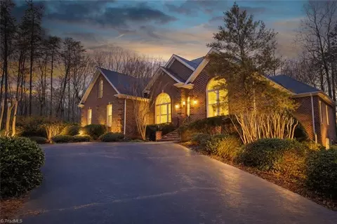1515 Timber Creek Ln, Kernersville, NC 27284